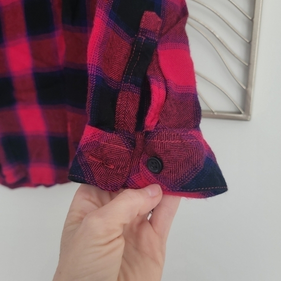 BeachLunchLounge Cherry Red Black Purple Plaid Flannel Button Down Shirt Small - Picture 6 of 9